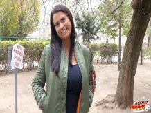 SCOUT ALEMÁN - GRANDES TETAS COLGANTES LA ADOLESCENTE CHLOE HABLA PARA FOLLAR EN UN CASTING EN LA CALLE