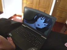 Él sabe que puede follarme cuando estoy cachondo viendo Hentai en la cuarentena de Pornhub.