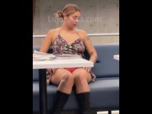 La Conoce En La Biblioteca De La Universidad y Se La Folla En El Baño