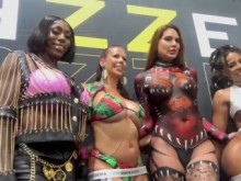 Modelo Body Paint con Brazzers Stars en Miami Exxxotica