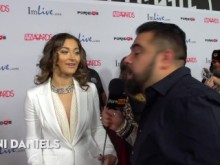 Lo más loco insertado en la vagina 2015 AVN Red Carpet Entrevistas PornhubTV