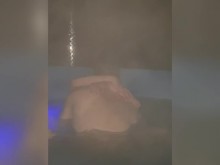 Esposa de cuerpo caliente atrapada con el mejor amigo de su marido en el jacuzzi. 11:16 lo vuelve a hacer