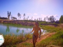 Aventuras de nudismo: explorando el lago abandonado