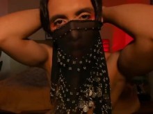 Devil Eyes,femboy bailando su canción favorita ,entusiasmado y inspirado ...seducción y erotismo.