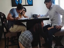 Alumnos aprovechan que la maestra se pone caliente y se la follan todos Gangbang 1&sol;2