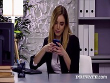 Private.com - ¡La nena tetona Paola folla duro hasta conseguir un facial pegajoso!