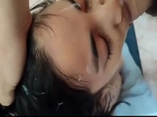 Me corro en su cara y no para de gemir