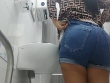 Camara amateur en baño publico de restaurante en madrid