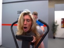Bonnie Blue recibe una membresía en el gimnasio y un creampie
