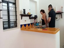 La seguridad de la construcción ingresa a mi casa No puedo contener el impulso y me dejó follar