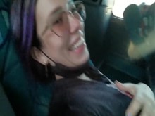 Mamada y follando con creampie en autobús de servicio público