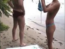 Filmando a mis amigos follando en la playa