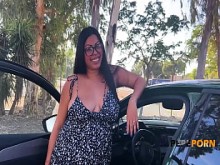 ¡Hora del verano y el campo folla! Lola Smith es más caliente que nunca