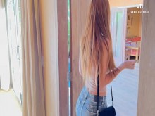 Agente inmobiliaria acepta propuesta indecente y recibe una acabada masiva a cambio de una paga extra