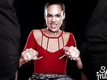 Apolonia Lapiedra usa semen para acariciar un montón de pollas