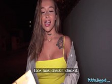 Agente público grueso Big Ass Latina lo desliza sobre una gran polla