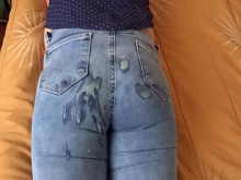 No puedes poner tu polla en mí, pero corre en mi trasero con mis jeans puestos, madrastra gime