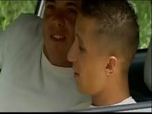 Claudia Rossi y Vivien tienen una fiesta que se ensucia realmente