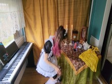 La criada francesa cobra vida