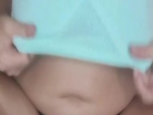 Milf española  con tremendas tetas súper cachonda en la cama