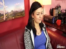 Secretario tímido de Fakeshooting convencido de follar a un chico feo en un casting falso