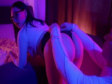 El hombre lujurioso me orina en el de su niña y el culo a la boca fóllela.