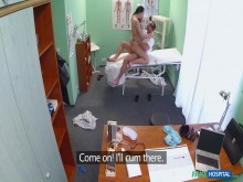 "Mis tetas heridas, doc" - hospital falso