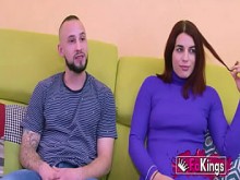 Girl Cuban Girl de Big Asse enseña una capacitación sexual a un tipo inexperto