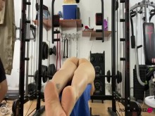 Caliente masaje digitación con follada en el banco del gimnasio corrida en mi boca