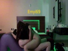 Follada rápida me hace venir y se viene adentro