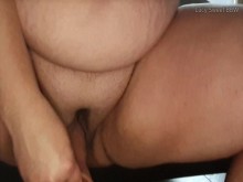 BBW cummed en una polla de goma después de masturbarse