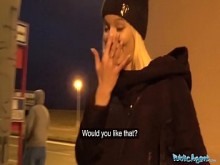 Agente público Rubia caliente se lo folla por su oferta en efectivo