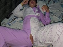 A ELLA LE GUSTA USAR VESTIDOS DONDE LA PENETRAN FÁCILMENTE.