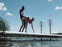 Casi atrapado en el lago follando para que cualquiera pueda verlo