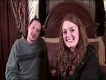 Aficionadas desesperadas, millas calientes y chicas de collage reciben sus coños apretados golpeados duro por pollas grandes.