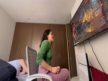 Dejá ese play, quiero que me folles, eres mi prima lesbiana favorita