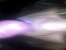 Una chica se la chupa a su hombre en el coche