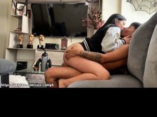 Mi hermanastro pervertido me folla después de ver mis videos xxx.