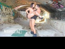 Sexo arriesgado al aire libre con la adolescente latina hambrienta de semen Noemi Jolie - MAMACITAZ