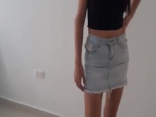 Meto mi juguete exuberante en mi coño y mi novio toma el control de mi exuberante hasta hacerme correrme