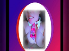 A la chica le encanta follar y hace que su amante se corra dentro de ese coño rosado.