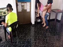 Cojiendo a escondidas con la esposa de mi mejor amigoEl muy cornudo estaba jugando mientras le metía mi gran polla a su sexy y culona mujer