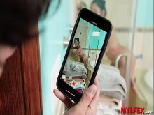 Mylfex - Lucky Boy visita a su amigo pero en lugar de eso pilló a su madrastra en el baño