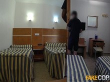 Rubia española sexy exhibicionista follada por un policía