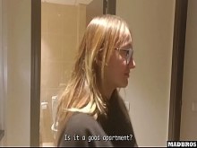 ¡¡¡Una guapa española se masturba y es follada por su nuevo compañero de cuarto!!!