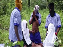 Las traviesas hermanas reverendas haciendo maravillas en el campo con los estudiantes